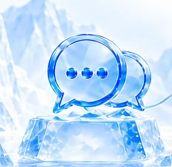 Zwei Sprechblasen aus Eis auf einem Eispodest als Symbol für das Erstgespräch